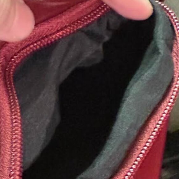 Novelty French Bulldog Crossbody Bag – Burgundy | Chic & Playful Design - Picture 4 of 9